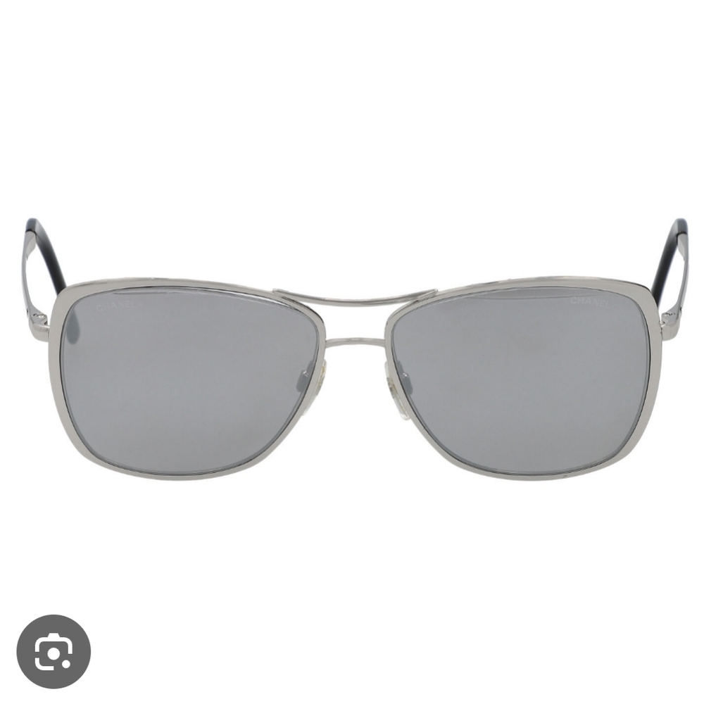 Authentic Like new Unisex Chanel 4224 Aviator sunglasses
